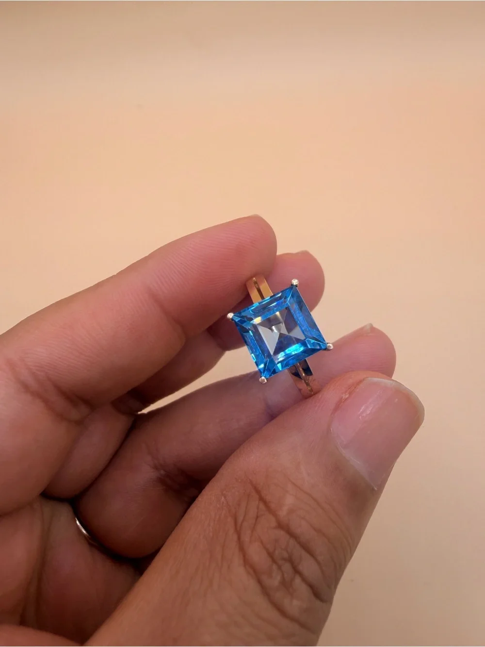 10k Yellow Gold Blue Topaz Ring Size 8